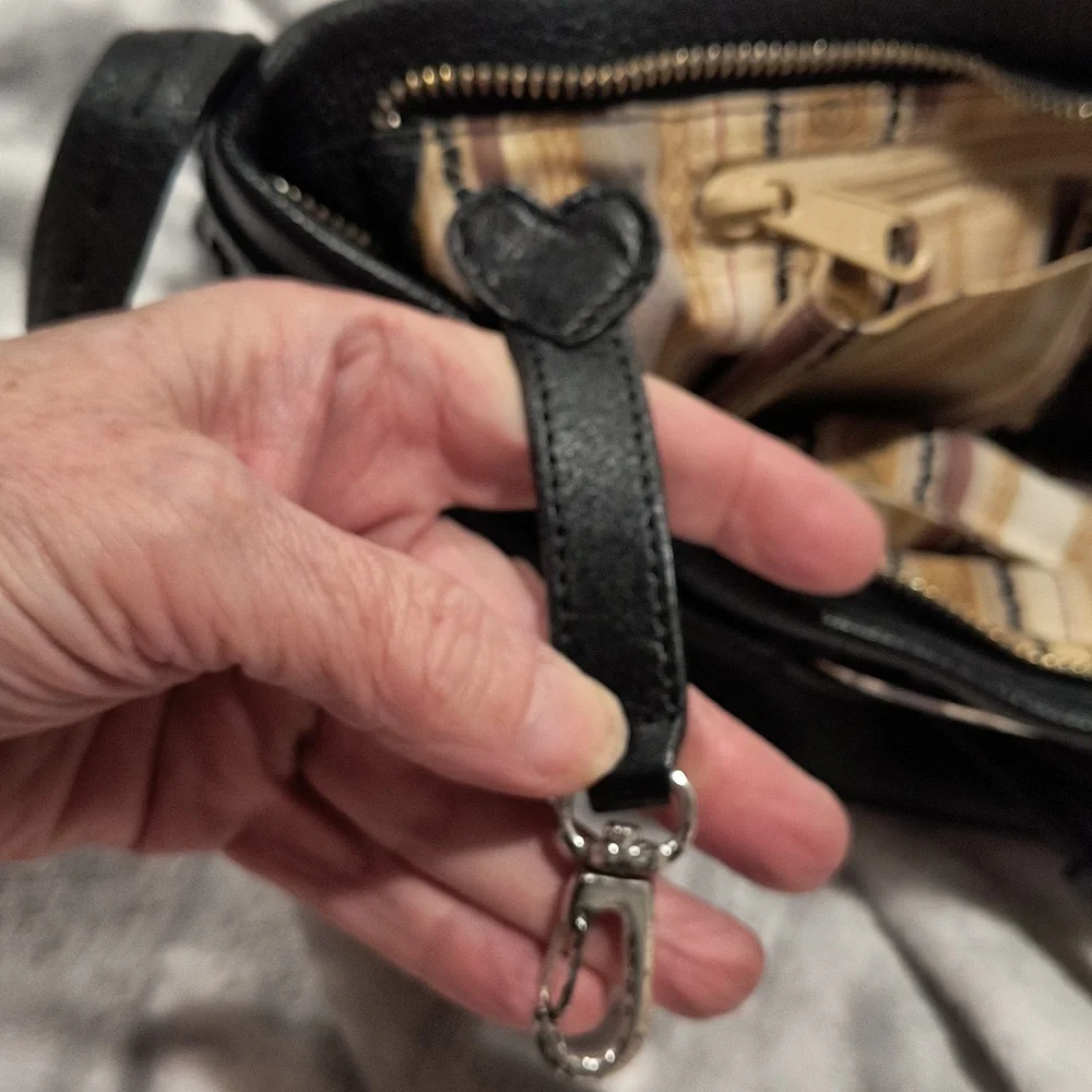 Brighton Vintage bag, EVC, has internal key fob, external slip pocket, see pics.